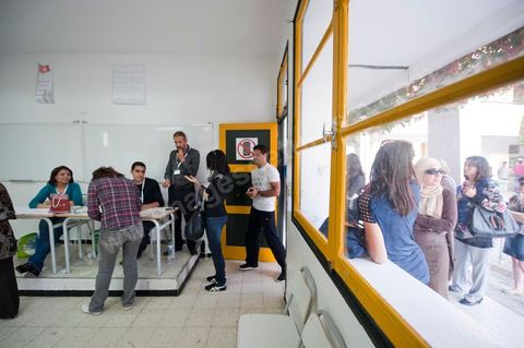 Bureau de vote au à El Menzah V quartier bourgeois de Tunis