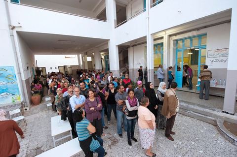 Bureau de vote à Ariana quartier populaire de Tunis