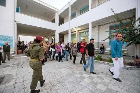Bureau de vote à Ariana quartier populaire de Tunis