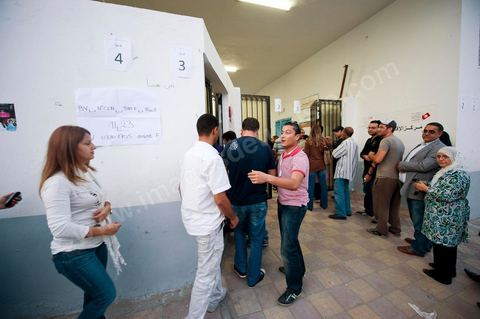 Bureau de vote à Ariana quartier populaire de Tunis