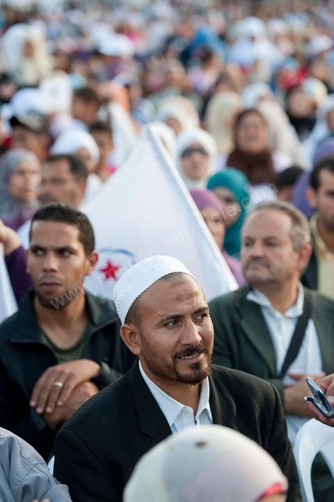 Meeting de cloture du parti Ennahdha à Ben Arous dans le stade de foot en présence du président Rached Ghannouchi