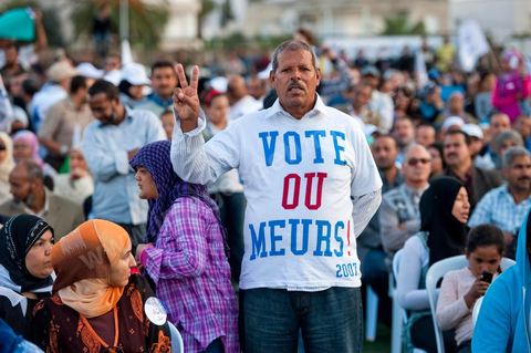 Meeting de cloture du parti Ennahdha à Ben Arous dans le stade de foot en présence du président Rached Ghannouchi