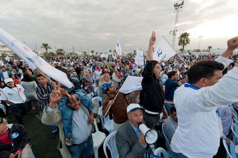 Meeting de cloture du parti Ennahdha à Ben Arous dans le stade de foot en présence du président Rached Ghannouchi