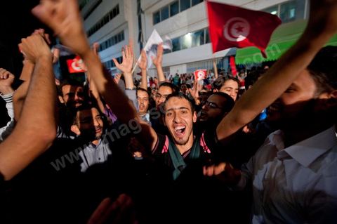 A crowd gathers in front of the Ennahdha party headquarters on election night.