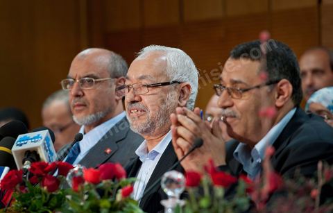 28 octobre : Rached Ghannouchi président fondateur de Ennahdha lors de la conférence de presse du parti Ennahdha au lendemain des résultats officiels des élections pour la constituante remportée avec 41,5 % des voix pour Ennahdha.