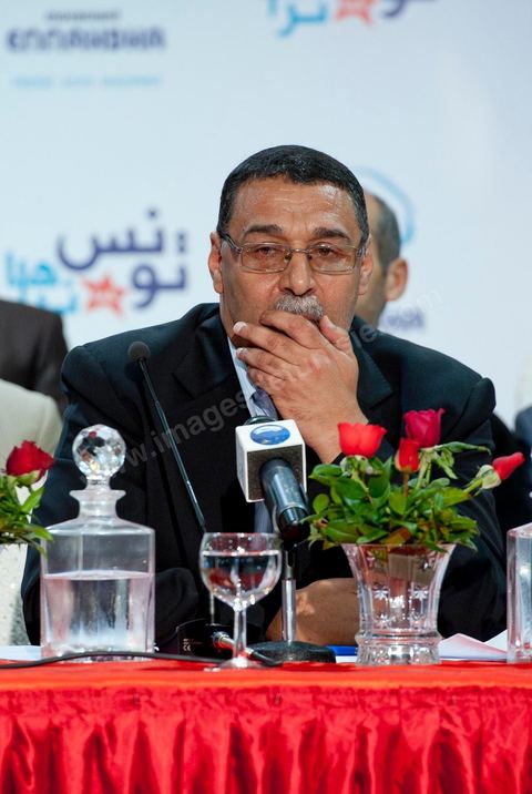 28 octobre : Abdelhamid Jelassi, porte parole de Ennahdha à la conférence de presse du parti Ennahdha au lendemain des résultats officiels des élections pour la constituante remportée avec 41,5 % des voix pour Ennahdha.