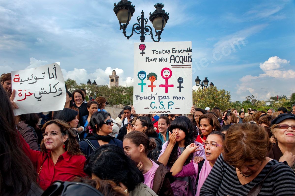 M09-000 Manifestation des Femmes Kasbah 02112011