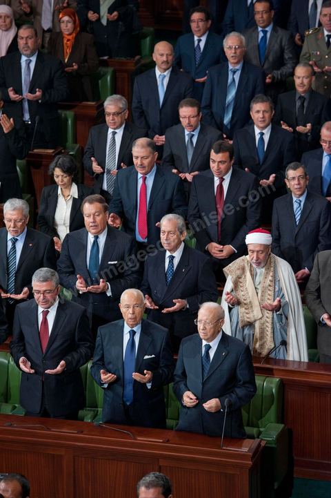 November 22, 2011: First meeting of the Constituent Assembly elected on October 23, with the first session attended by the 217 elected deputies, members of the outgoing government led by Beji Caïd Essebsi, and the outgoing President of the Republic, Mr. Foued Mbazaa. Here are the members of the government, with the outgoing Prime Minister at the bottom.