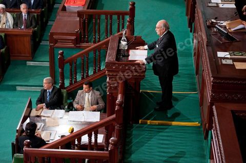 22 novembre 2011 : Première réunion de l'assemblée constituante élue le 23 octobre avce en 1ère séance la présence des 217 députés élus, les membres du gouvernement de Beji CaÎd Essebsi sortant et le Président la République sortant M. Foued Mbazaa. ici M. Foued Mbazaa présidentd ela république sortant faisant son discours