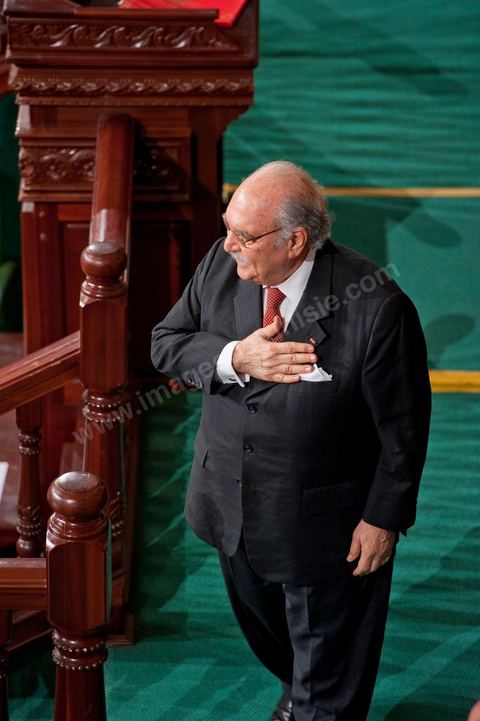 22 novembre 2011 : Première réunion de l'assemblée constituante élue le 23 octobre avce en 1ère séance la présence des 217 députés élus, les membres du gouvernement de Beji CaÎd Essebsi sortant et le Président la République sortant M. Foued Mbazaa. ici M. Foued Mbazaa présidentd ela république sortant faisant son discours