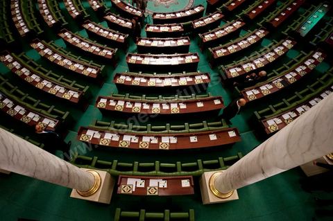 November 22, 2011: First meeting of the Constituent Assembly elected on October 23, with the first session attended by the 217 elected deputies, members of Beji Caïd Essebsi’s outgoing government, and the outgoing President of the Republic, Mr. Foued Mbazaa. 
