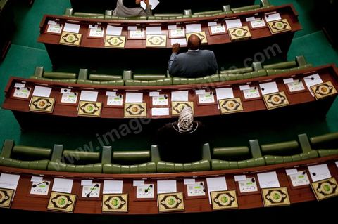 November 22, 2011: First meeting of the Constituent Assembly elected on October 23, with the first session attended by the 217 elected deputies, members of Beji Caïd Essebsi’s outgoing government, and the outgoing President of the Republic, Mr. Foued Mbazaa. 