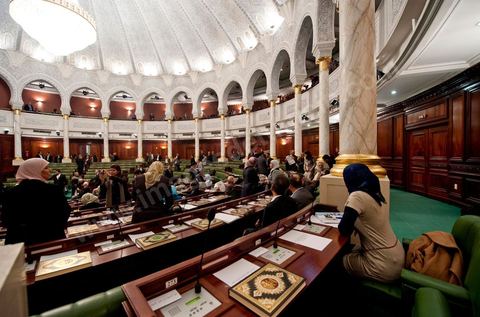 22 novembre 2011 : Députées s'installant pour la Première réunion de l'assemblée constituante élue le 23 octobre avce en 1ère séance la présence des 217 députés élus, les membres du gouvernement de Beji CaÎd Essebsi sortant et le Président la République sortant M. Foued Mbazaa. 