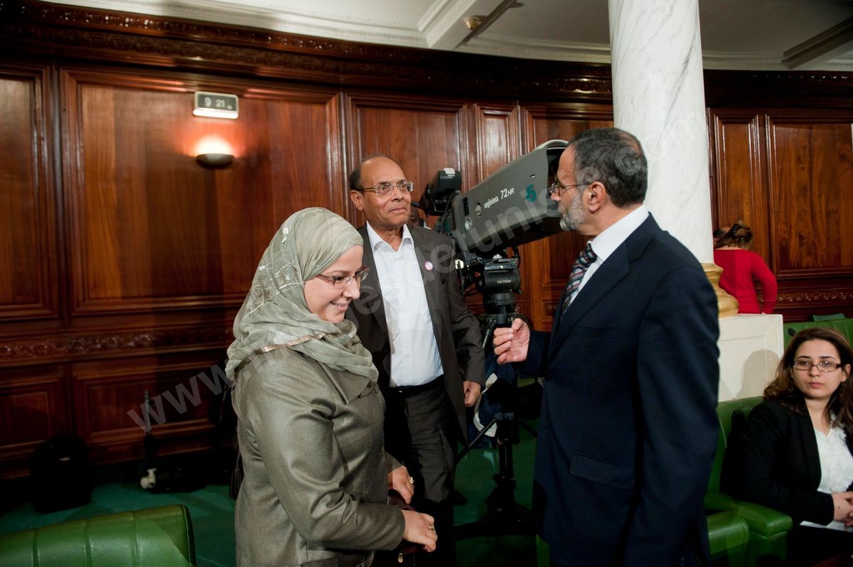 M09-300 Marzouki bureau de crise 30112011