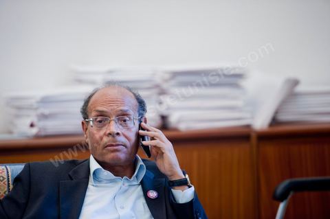 November 30, 2011: A day in Moncef Marzouki’s office at the National Assembly during the final crisis negotiations with Ennahdha to form a coalition government. The points of contention centered on the Assembly’s rules of procedure, as well as the roadmap and the “mini-constitution” intended to govern the functioning of the state during this transitional year. Moncef Marzouki, presented as President of the Republic, rejected Ennahdha’s proposals: “I will never accept a figurehead presidency. I will opt for a presidency with real powers within the framework of a system that will grant the three presidencies the role they deserve in managing the delicate phase the country is entering,” stated Moncef Marzouki, Secretary-General of the Congress for the Republic (CPR), Moncef Marzouki, stated on Wednesday on the party’s official Facebook page.
