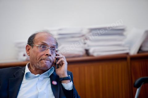 November 30, 2011: A day in Moncef Marzouki’s office at the National Assembly during the final crisis negotiations with Ennahdha to form a coalition government. The points of contention centered on the Assembly’s rules of procedure, as well as the roadmap and the “mini-constitution” intended to govern the functioning of the state during this transitional year. Moncef Marzouki, presented as President of the Republic, rejected Ennahdha’s proposals: “I will never accept a figurehead presidency. I will opt for a presidency with real powers within the framework of a system that will grant the three presidencies the role they deserve in managing the delicate phase the country is entering,” stated Moncef Marzouki, Secretary-General of the Congress for the Republic (CPR), Moncef Marzouki, stated on Wednesday on the party’s official Facebook page.
