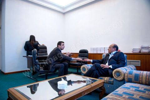 November 30, 2011: Moncef Marzouki with his staff and members of the CPR party. A day in Moncef Marzouki’s office at the National Assembly during the final crisis negotiations with Ennahdha to form the coalition government. Points of contention centered on the Assembly’s rules of procedure, the roadmap, and the mini-constitution to govern the functioning of the state during this transitional year. Moncef Marzouki, presented as President of the Republic, rejects Ennahdha’s proposals: “I will never accept a figurehead presidency. I will opt for a presidency with real powers within the framework of a system that will grant the three presidencies the role they deserve in managing the delicate phase the country is entering,” stated Moncef Marzouki, Secretary-General of the Congress for the Republic (CPR), Moncef Marzouki, stated on Wednesday on the party’s official Facebook page.