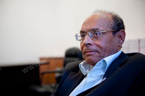 November 30, 2011: A day in Moncef Marzouki’s office at the National Assembly during the final crisis negotiations with Ennahdha to form a coalition government. The points of contention centered on the Assembly’s rules of procedure, as well as the roadmap and the “mini-constitution” intended to govern the functioning of the state during this transitional year. Moncef Marzouki, presented as President of the Republic, rejected Ennahdha’s proposals: “I will never accept a figurehead presidency. I will opt for a presidency with real powers within the framework of a system that will grant the three presidencies the role they deserve in managing the delicate phase the country is entering,” stated Moncef Marzouki, Secretary-General of the Congress for the Republic (CPR), Moncef Marzouki, stated on Wednesday on the party’s official Facebook page.