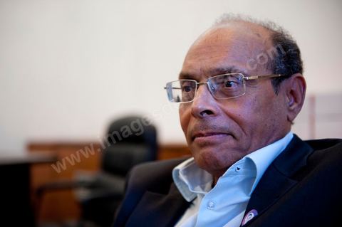 November 30, 2011: A day in Moncef Marzouki’s office at the National Assembly during the final crisis negotiations with Ennahdha to form a coalition government. The points of contention centered on the Assembly’s rules of procedure, as well as the roadmap and the “mini-constitution” intended to govern the functioning of the state during this transitional year. Moncef Marzouki, presented as President of the Republic, rejected Ennahdha’s proposals: “I will never accept a figurehead presidency. I will opt for a presidency with real powers within the framework of a system that will grant the three presidencies the role they deserve in managing the delicate phase the country is entering,” stated Moncef Marzouki, Secretary-General of the Congress for the Republic (CPR), Moncef Marzouki, stated on Wednesday on the party’s official Facebook page.