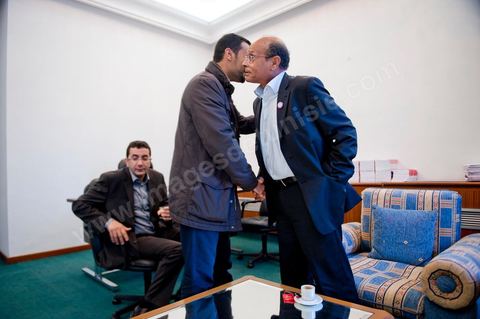 November 30, 2011: Meeting with members of the CPR’s Economic Committee to work on a new draft of the 2012 budget bill. A day in Moncef Marzouki’s office at the National Assembly during the final crisis negotiations with Ennahdha to form the coalition government. Points of contention centered on the Assembly’s rules of procedure, the roadmap, and the mini-constitution to govern the functioning of the state during this transitional year. Moncef Marzouki, presented as President of the Republic, rejects Ennahdha’s proposals: “I will never accept a figurehead presidency. I will opt for a presidency with real powers within the framework of a system that will grant the three presidencies the role they deserve in managing the delicate phase the country is entering,” stated Moncef Marzouki, Secretary-General of the Congress for the Republic (CPR), Moncef Marzouki, on the party’s official Facebook page on Wednesday.