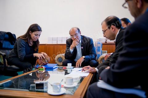 November 30, 2011: Meeting with members of the CPR’s Economic Committee to work on a new draft of the 2012 budget bill. A day in Moncef Marzouki’s office at the National Assembly during the final crisis negotiations with Ennahdha to form the coalition government. Points of contention centered on the Assembly’s rules of procedure, the roadmap, and the mini-constitution to govern the functioning of the state during this transitional year. Moncef Marzouki, presented as President of the Republic, rejects Ennahdha’s proposals: “I will never accept a figurehead presidency. I will opt for a presidency with real powers within the framework of a system that will grant the three presidencies the role they deserve in managing the delicate phase the country is entering,” stated Moncef Marzouki, Secretary-General of the Congress for the Republic (CPR), Moncef Marzouki, on the party’s official Facebook page on Wednesday.