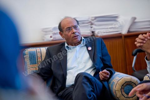 November 30, 2011: Meeting with members of the CPR’s Economic Committee to work on a new draft of the 2012 budget bill. A day in Moncef Marzouki’s office at the National Assembly during the final crisis negotiations with Ennahdha to form the coalition government. Points of contention centered on the Assembly’s rules of procedure, the roadmap, and the mini-constitution to govern the functioning of the state during this transitional year. Moncef Marzouki, presented as President of the Republic, rejects Ennahdha’s proposals: “I will never accept a figurehead presidency. I will opt for a presidency with real powers within the framework of a system that will grant the three presidencies the role they deserve in managing the delicate phase the country is entering,” stated Moncef Marzouki, Secretary-General of the Congress for the Republic (CPR), Moncef Marzouki, on the party’s official Facebook page on Wednesday.