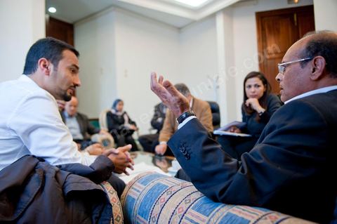 November 30, 2011: Meeting with members of the CPR’s Economic Committee to work on a new draft of the 2012 budget bill. A day in Moncef Marzouki’s office at the National Assembly during the final crisis negotiations with Ennahdha to form the coalition government. Points of contention centered on the Assembly’s rules of procedure, the roadmap, and the mini-constitution to govern the functioning of the state during this transitional year. Moncef Marzouki, presented as President of the Republic, rejects Ennahdha’s proposals: “I will never accept a figurehead presidency. I will opt for a presidency with real powers within the framework of a system that will grant the three presidencies the role they deserve in managing the delicate phase the country is entering,” stated Moncef Marzouki, Secretary-General of the Congress for the Republic (CPR), Moncef Marzouki, on the party’s official Facebook page on Wednesday.