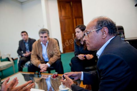 30 novembre 2011 : Réunion avec les membres de la commision économique du CPR pour travailler sur une nouvelle proposition de projet de loi de finace pour 2012. une journée dans le bureau de Moncef Marzouki à l'assemblée nationale lors des dernières tractactions de crise avec Ennahdha pour la mise ne place du gouvenrment de coalition. Les points de tension portent sur le réglement intérieur de l'assemblée et la feuille de route et la mini constitution pour régir le fonctionnement de l'état pour pour cette année de transition. Moncef Marzouki, présenti comme Président de la République refuse les porpositions d'Ennahdha : «Je n'accepterai jamais une présidence fictive. J'opterai pour une présidence avec des prérogatives réelles dans le cadre d'un régime qui confèrera aux trois présidences le rôle qui leur sied dans la gestion de la phase délicate dans laquelle s'engage le pays », a affirmé, mercredi, le Secrétaire général du Congrès pour la République (CPR) Moncef Marzouki dans la page officielle du parti sur Facebook.