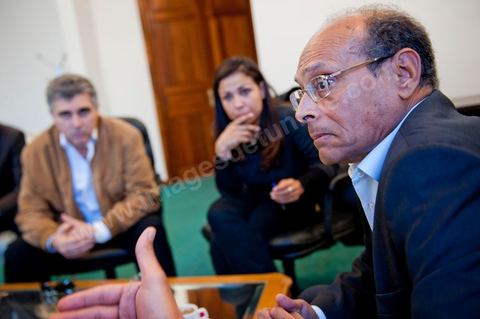 30 novembre 2011 : Réunion avec les membres de la commision économique du CPR pour travailler sur une nouvelle proposition de projet de loi de finace pour 2012. une journée dans le bureau de Moncef Marzouki à l'assemblée nationale lors des dernières tractactions de crise avec Ennahdha pour la mise ne place du gouvenrment de coalition. Les points de tension portent sur le réglement intérieur de l'assemblée et la feuille de route et la mini constitution pour régir le fonctionnement de l'état pour pour cette année de transition. Moncef Marzouki, présenti comme Président de la République refuse les porpositions d'Ennahdha : «Je n'accepterai jamais une présidence fictive. J'opterai pour une présidence avec des prérogatives réelles dans le cadre d'un régime qui confèrera aux trois présidences le rôle qui leur sied dans la gestion de la phase délicate dans laquelle s'engage le pays », a affirmé, mercredi, le Secrétaire général du Congrès pour la République (CPR) Moncef Marzouki dans la page officielle du parti sur Facebook.