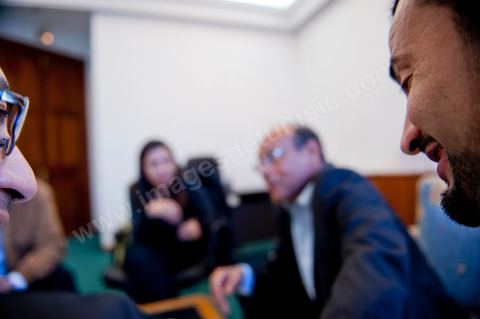 30 novembre 2011 : Réunion avec les membres de la commision économique du CPR pour travailler sur une nouvelle proposition de projet de loi de finace pour 2012. une journée dans le bureau de Moncef Marzouki à l'assemblée nationale lors des dernières tractactions de crise avec Ennahdha pour la mise ne place du gouvenrment de coalition. Les points de tension portent sur le réglement intérieur de l'assemblée et la feuille de route et la mini constitution pour régir le fonctionnement de l'état pour pour cette année de transition. Moncef Marzouki, présenti comme Président de la République refuse les porpositions d'Ennahdha : «Je n'accepterai jamais une présidence fictive. J'opterai pour une présidence avec des prérogatives réelles dans le cadre d'un régime qui confèrera aux trois présidences le rôle qui leur sied dans la gestion de la phase délicate dans laquelle s'engage le pays », a affirmé, mercredi, le Secrétaire général du Congrès pour la République (CPR) Moncef Marzouki dans la page officielle du parti sur Facebook.