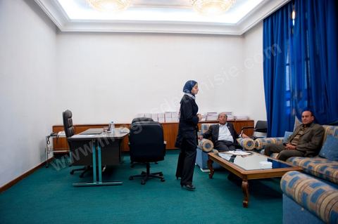 30 novembre 2011 : réunion en fin de journée avec les 13 membres du bureau politique du CPR pour détermniner leurs positions à suivre suite à la situation politique. une journée dans le bureau de Moncef Marzouki à l'assemblée nationale lors des dernières tractactions de crise avec Ennahdha pour la mise ne place du gouvenrment de coalition. Les points de tension portent sur le réglement intérieur de l'assemblée et la feuille de route et la mini constitution pour régir le fonctionnement de l'état pour pour cette année de transition. Moncef Marzouki, présenti comme Président de la République refuse les porpositions d'Ennahdha : «Je n'accepterai jamais une présidence fictive. J'opterai pour une présidence avec des prérogatives réelles dans le cadre d'un régime qui confèrera aux trois présidences le rôle qui leur sied dans la gestion de la phase délicate dans laquelle s'engage le pays », a affirmé, mercredi, le Secrétaire général du Congrès pour la République (CPR) Moncef Marzouki dans la page officielle du parti sur Facebook.