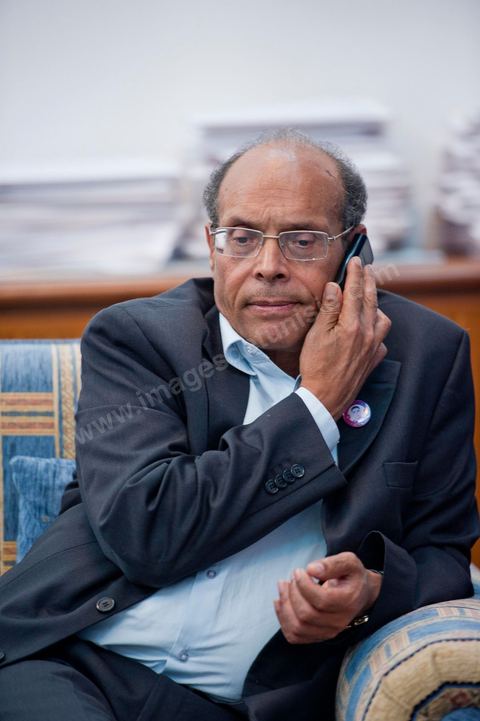 30 novembre 2011 : réunion en fin de journée avec les 13 membres du bureau politique du CPR pour détermniner leurs positions à suivre suite à la situation politique. une journée dans le bureau de Moncef Marzouki à l'assemblée nationale lors des dernières tractactions de crise avec Ennahdha pour la mise ne place du gouvenrment de coalition. Les points de tension portent sur le réglement intérieur de l'assemblée et la feuille de route et la mini constitution pour régir le fonctionnement de l'état pour pour cette année de transition. Moncef Marzouki, présenti comme Président de la République refuse les porpositions d'Ennahdha : «Je n'accepterai jamais une présidence fictive. J'opterai pour une présidence avec des prérogatives réelles dans le cadre d'un régime qui confèrera aux trois présidences le rôle qui leur sied dans la gestion de la phase délicate dans laquelle s'engage le pays », a affirmé, mercredi, le Secrétaire général du Congrès pour la République (CPR) Moncef Marzouki dans la page officielle du parti sur Facebook.