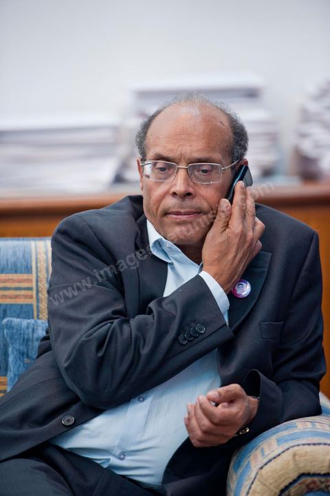 30 novembre 2011 : réunion en fin de journée avec les 13 membres du bureau politique du CPR pour détermniner leurs positions à suivre suite à la situation politique. une journée dans le bureau de Moncef Marzouki à l'assemblée nationale lors des dernières tractactions de crise avec Ennahdha pour la mise ne place du gouvenrment de coalition. Les points de tension portent sur le réglement intérieur de l'assemblée et la feuille de route et la mini constitution pour régir le fonctionnement de l'état pour pour cette année de transition. Moncef Marzouki, présenti comme Président de la République refuse les porpositions d'Ennahdha : «Je n'accepterai jamais une présidence fictive. J'opterai pour une présidence avec des prérogatives réelles dans le cadre d'un régime qui confèrera aux trois présidences le rôle qui leur sied dans la gestion de la phase délicate dans laquelle s'engage le pays », a affirmé, mercredi, le Secrétaire général du Congrès pour la République (CPR) Moncef Marzouki dans la page officielle du parti sur Facebook.