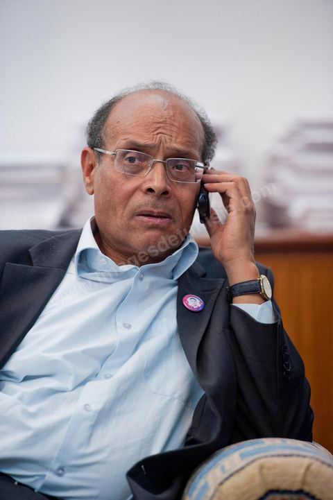 30 novembre 2011 : réunion en fin de journée avec les 13 membres du bureau politique du CPR pour détermniner leurs positions à suivre suite à la situation politique. une journée dans le bureau de Moncef Marzouki à l'assemblée nationale lors des dernières tractactions de crise avec Ennahdha pour la mise ne place du gouvenrment de coalition. Les points de tension portent sur le réglement intérieur de l'assemblée et la feuille de route et la mini constitution pour régir le fonctionnement de l'état pour pour cette année de transition. Moncef Marzouki, présenti comme Président de la République refuse les porpositions d'Ennahdha : «Je n'accepterai jamais une présidence fictive. J'opterai pour une présidence avec des prérogatives réelles dans le cadre d'un régime qui confèrera aux trois présidences le rôle qui leur sied dans la gestion de la phase délicate dans laquelle s'engage le pays », a affirmé, mercredi, le Secrétaire général du Congrès pour la République (CPR) Moncef Marzouki dans la page officielle du parti sur Facebook.