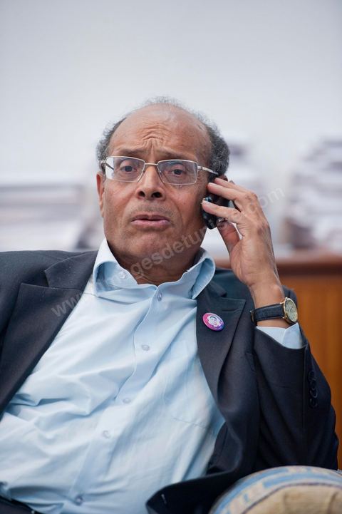30 novembre 2011 : réunion en fin de journée avec les 13 membres du bureau politique du CPR pour détermniner leurs positions à suivre suite à la situation politique. une journée dans le bureau de Moncef Marzouki à l'assemblée nationale lors des dernières tractactions de crise avec Ennahdha pour la mise ne place du gouvenrment de coalition. Les points de tension portent sur le réglement intérieur de l'assemblée et la feuille de route et la mini constitution pour régir le fonctionnement de l'état pour pour cette année de transition. Moncef Marzouki, présenti comme Président de la République refuse les porpositions d'Ennahdha : «Je n'accepterai jamais une présidence fictive. J'opterai pour une présidence avec des prérogatives réelles dans le cadre d'un régime qui confèrera aux trois présidences le rôle qui leur sied dans la gestion de la phase délicate dans laquelle s'engage le pays », a affirmé, mercredi, le Secrétaire général du Congrès pour la République (CPR) Moncef Marzouki dans la page officielle du parti sur Facebook.