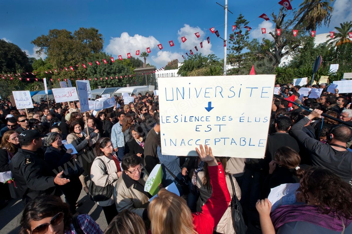 M09-500 Manif et Sitin Bardo J1 01122011