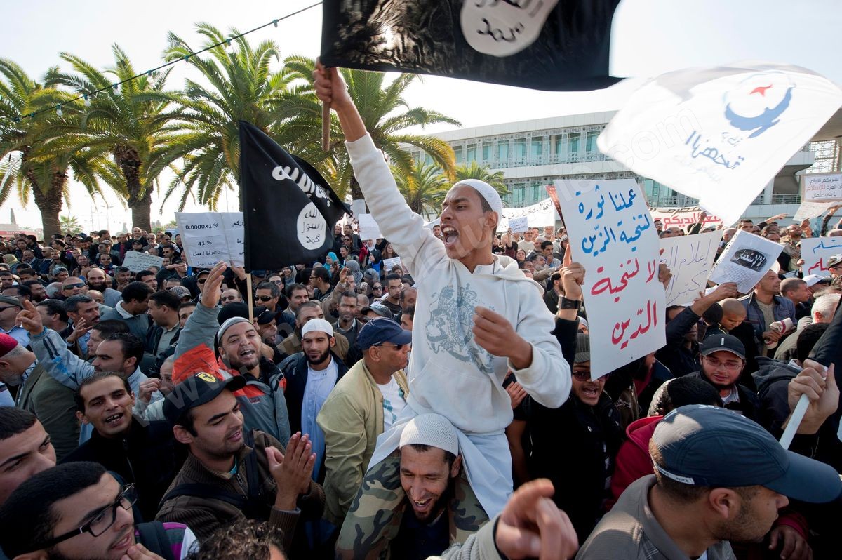M09-600 Manif ennahdha et salafistes bardo J3 03122011