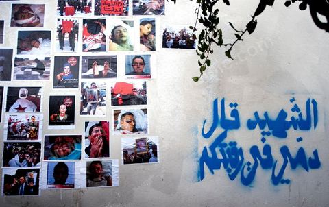 November 6: On the walls of the Bardo tram station, across from the parliament building and its daily protesters, a group of young graffiti artists created a mural featuring images and graffiti in tribute to the martyrs of the Tunisian revolution. A mural featuring portraits and scenes of the murders and funerals of the revolution’s martyrs—a call to remember the Tunisian Revolution and its goals. It’s an opportunity for everyone, in this place of demonstrations and protests, to recall the origins, the causes, and the consequences of the protest movement by the people of the southwest—which, at the time, was not limited to simply ousting Ben Ali and his clan, but also, and above all, aimed at reducing poverty and unemployment in Tunisia.