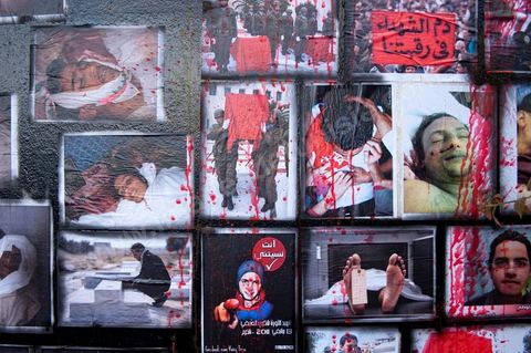 November 6: On the walls of the Bardo tram station, across from the parliament building and its daily protesters, a group of young graffiti artists created a mural featuring images and graffiti in tribute to the martyrs of the Tunisian revolution. A mural featuring portraits and scenes of the murders and funerals of the revolution’s martyrs—a call to remember the Tunisian Revolution and its goals. It’s an opportunity for everyone, in this place of demonstrations and protests, to recall the origins, the causes, and the consequences of the protest movement by the people of the southwest—which, at the time, was not limited to simply ousting Ben Ali and his clan, but also, and above all, aimed at reducing poverty and unemployment in Tunisia.