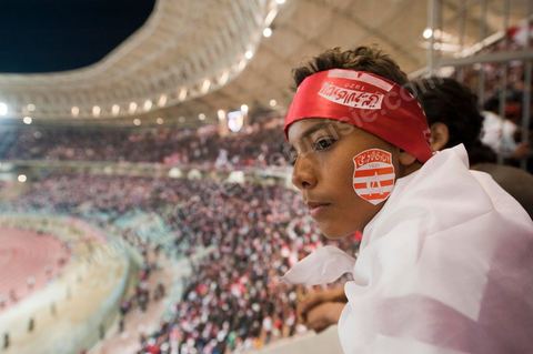 Au coeur des tribunes des ultras du CA au grand stade de Radès, banlieue sud de Tunis, ce samedi soir le Club Africain de Tunis affronte l'équipe marocain du MAS de Fès pour le match aller la finale de la CAF, les ultras ont investi en force le virage sud du plus grand stade de la Tunisie.