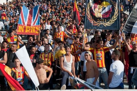 Le trop garnd nombre de clubs de supporters ultra améne un premier club à s'installer hors du virage sud au stade d'El Menzah à Tunis pour le match de championnat tunisien entre l'EST , Espérance sportive de Tunis et l'USM, union sportive monastirienne. 