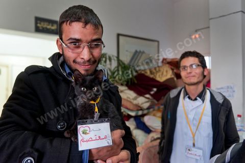 A la Faculté des Lettres, des Arts et des Humanités de la Manouba, le sitin des salafistes réclamant une mosquée et le port du Niqab a amené à la fermeture de la faculté pour plus de 8000 étudiants.