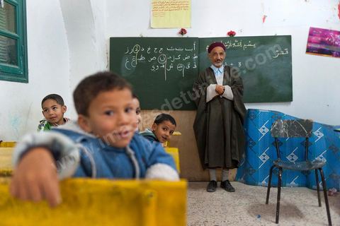 Ecole coranique pour les enfants à la mosquée Rahma au centre ville de Sidi Bouzid