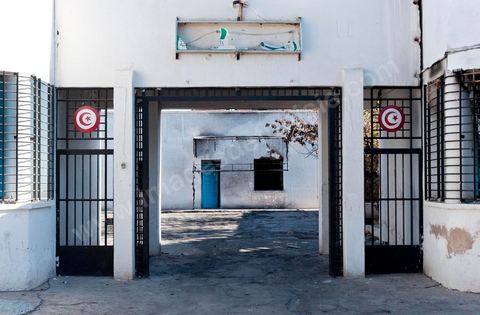 Les imposants locaux de la garde nationale, au centre ville de Sidi Bouzid, ont été incendiés lors des derniers évements du début novembre