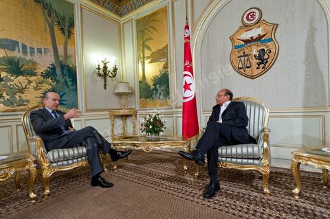 5 janvier : Rencontre entre Moncef Marzouki, Président de la Tunisie et Alain Juppé, Ministre français des Affaires Etrangères lors de la Visite de M. Alain Juppé en Tunisie, 1ère visite offcieille occidentale depuis la mise en place du nouveau gouvernement tunisien issu des élections du 23 octobre.