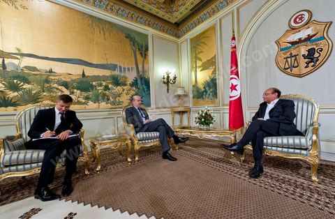 5 janvier : Rencontre entre Moncef Marzouki, Président de la Tunisie et Alain Juppé, Ministre français des Affaires Etrangères lors de la Visite de M. Alain Juppé en Tunisie, 1ère visite offcieille occidentale depuis la mise en place du nouveau gouvernement tunisien issu des élections du 23 octobre.