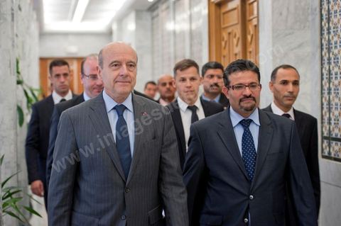 5 janvier : Rencontre entre M. Rafik Abdessalem, Ministre tunisien  des Affaires Etrangères et M. Alain Juppé, Ministre français des Affaires Etrangères lors de la Visite de M. Alain Juppé en Tunisie, 1ère visite offcieille occidentale depuis la mise en place du nouveau gouvernement tunisien issu des élections du 23 octobre.