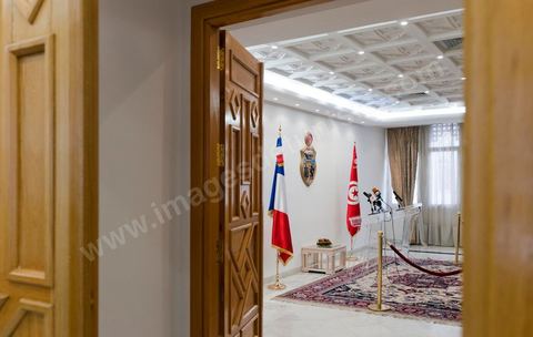 5 janvier : Rencontre entre M. Rafik Abdessalem, Ministre tunisien  des Affaires Etrangères et M. Alain Juppé, Ministre français des Affaires Etrangères lors de la Visite de M. Alain Juppé en Tunisie, 1ère visite offcieille occidentale depuis la mise en place du nouveau gouvernement tunisien issu des élections du 23 octobre.