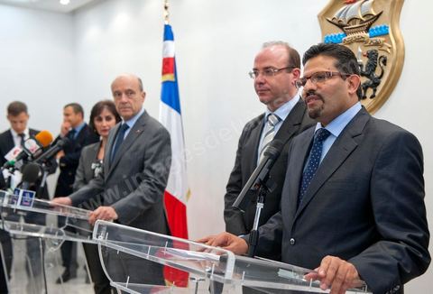 5 janvier : Rencontre entre M. Rafik Abdessalem, Ministre tunisien  des Affaires Etrangères et M. Alain Juppé, Ministre français des Affaires Etrangères lors de la Visite de M. Alain Juppé en Tunisie, 1ère visite offcieille occidentale depuis la mise en place du nouveau gouvernement tunisien issu des élections du 23 octobre.