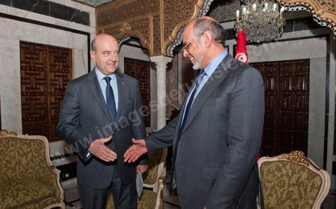 5 janvier : Rencontre entre M. Hamadi Jebali, Premier Ministre tunisien et M. Alain Juppé, Ministre français des Affaires Etrangères lors de la Visite de M. Alain Juppé en Tunisie, 1ère visite offcieille occidentale depuis la mise en place du nouveau gouvernement tunisien issu des élections du 23 octobre.